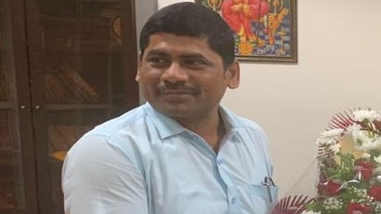 తెలుగు అకాడమీ తాజా మాజీ డైరెక్టర్ సోమిరెడ్డిని విచారిస్తున్న పోలీసులు తెలుగు అకాడమీ తాజా మాజీ డైరెక్టర్ సోమిరెడ్డిని విచారిస్తున్న పోలీసులు