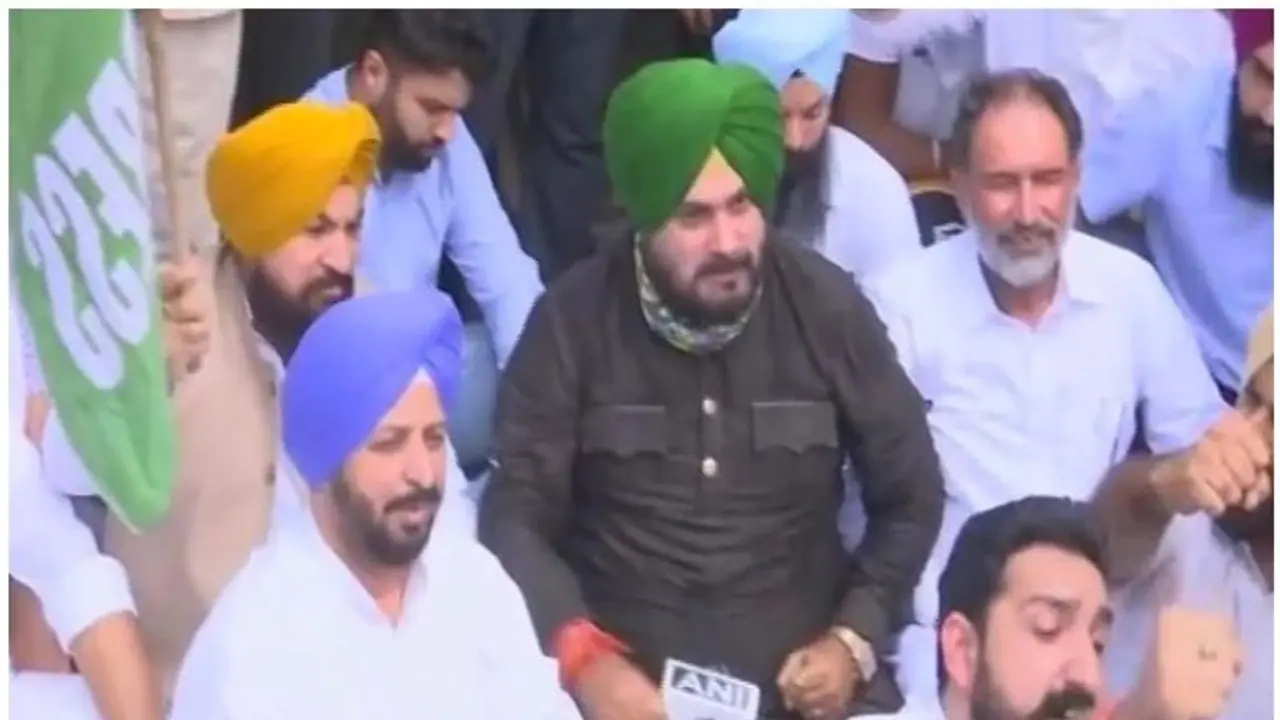 Congress leader Navjot Singh Sidhu threatens to lead march to Lakhimpur Kheri if Priyanka Gandhi not released