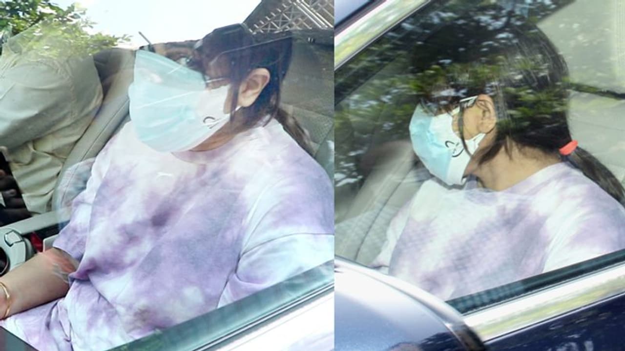 এবার মন্নতে ছুঁটলেন সলমনের বোন আলভিরা খান, শাহরুখ গৌরীর পাশে ভাইজান ফ্যামিলি এবার মন্নতে ছুঁটলেন সলমনের বোন আলভিরা খান, শাহরুখ গৌরীর পাশে ভাইজান ফ্যামিলি