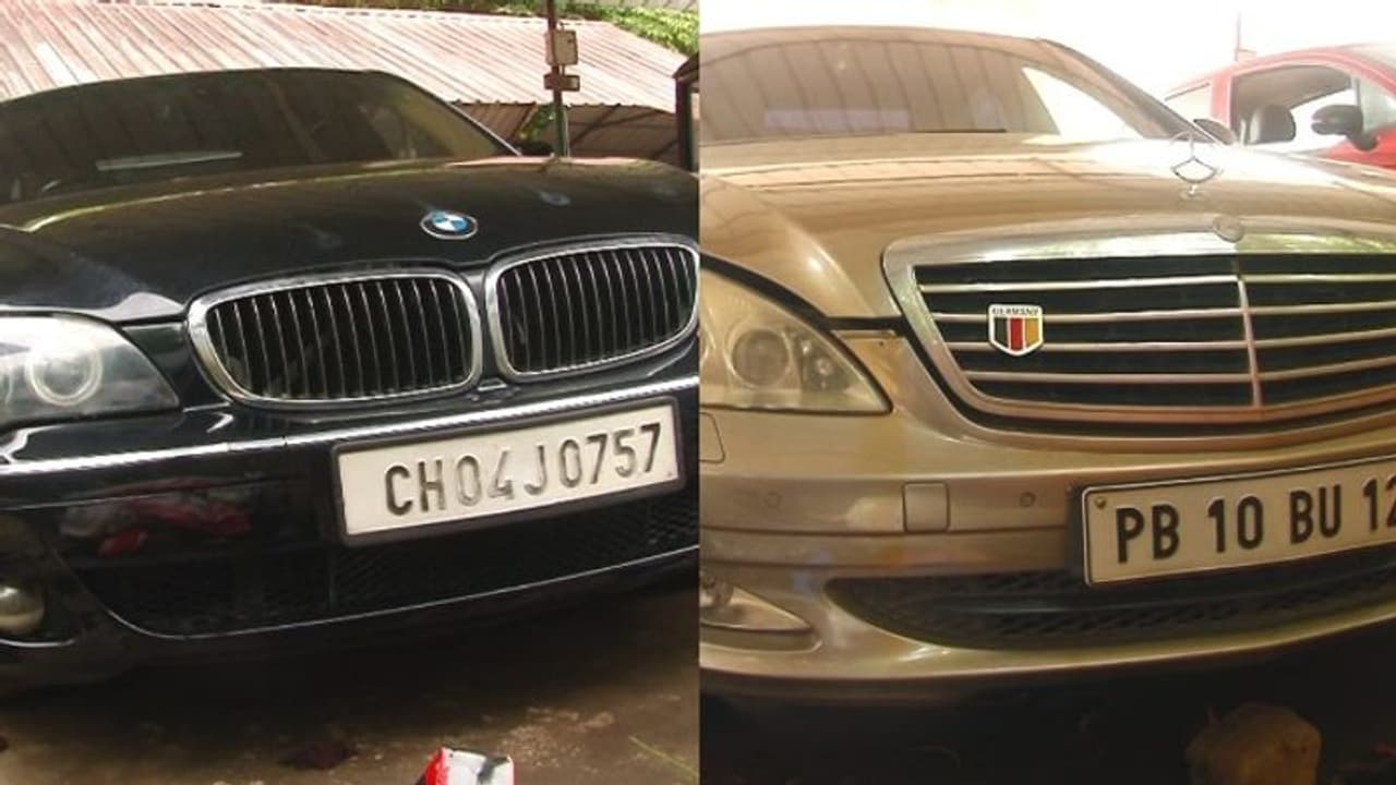 മോണ്സന്റെ മൂന്ന് ആഡംബര കാറുകള് കൂടി കണ്ടെത്തി മോണ്സന്റെ മൂന്ന് ആഡംബര കാറുകള് കൂടി കണ്ടെത്തി