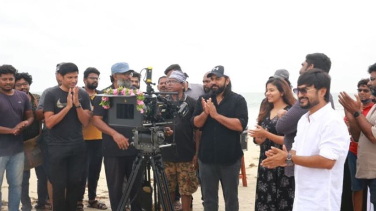 ആ ലുക്ക് റാം ചിത്രത്തിന് വേണ്ടി, നിവിൻ നായകനായി ധനുഷ്കോടിയില് ഷൂട്ടിംഗ് തുടങ്ങി ആ ലുക്ക് റാം ചിത്രത്തിന് വേണ്ടി, നിവിൻ നായകനായി ധനുഷ്കോടിയില് ഷൂട്ടിംഗ് തുടങ്ങി