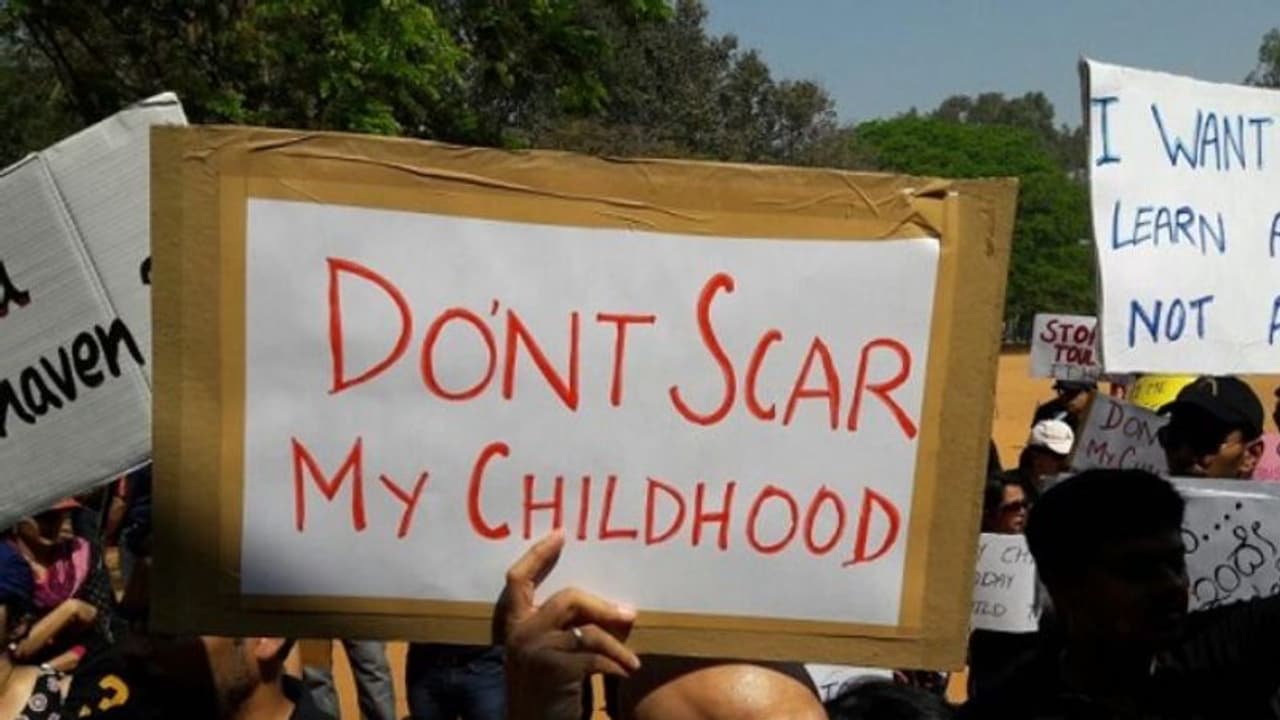 കത്തോലിക്ക പുരോഹിതർ പീഡിപ്പിച്ചത് 2 ലക്ഷത്തിലധികം കുഞ്ഞുങ്ങളെ, ഫ്രാന്സിനെ പിടിച്ചുലച്ച് അന്വേഷണ റിപ്പോർട്ട് കത്തോലിക്ക പുരോഹിതർ പീഡിപ്പിച്ചത് 2 ലക്ഷത്തിലധികം കുഞ്ഞുങ്ങളെ, ഫ്രാന്സിനെ പിടിച്ചുലച്ച് അന്വേഷണ റിപ്പോർട്ട്