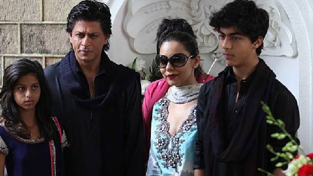 Aryan Khan: শাহরুখ আরিয়ানের পাশে বলিউড মহল বাদশা পরিবারের সমর্থনে সোশ্যাল মিডিয়ায় ঝড় তুললেন একাধিক তারকা