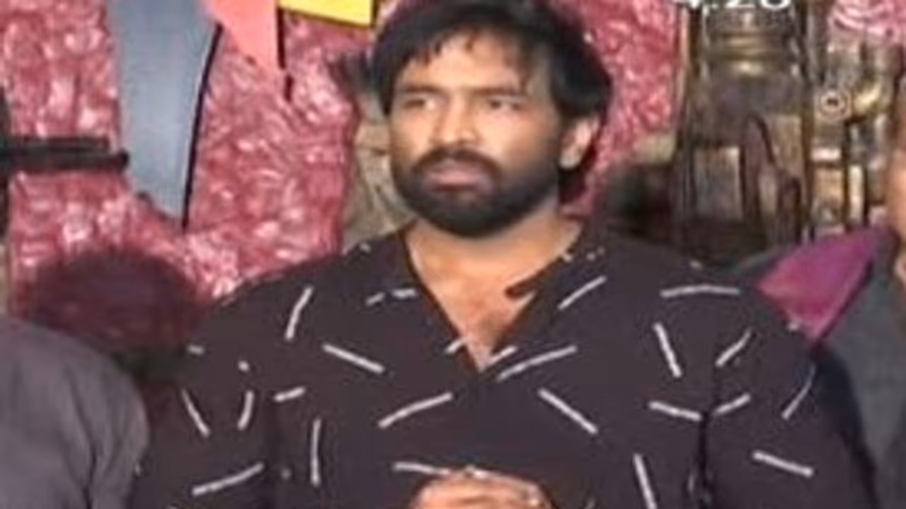 ఆర్మి అధికారి సాయితేజ కుటుంబానికి అండగా మంచు విష్ణు.. ఆర్మి అధికారి సాయితేజ కుటుంబానికి అండగా మంచు విష్ణు..