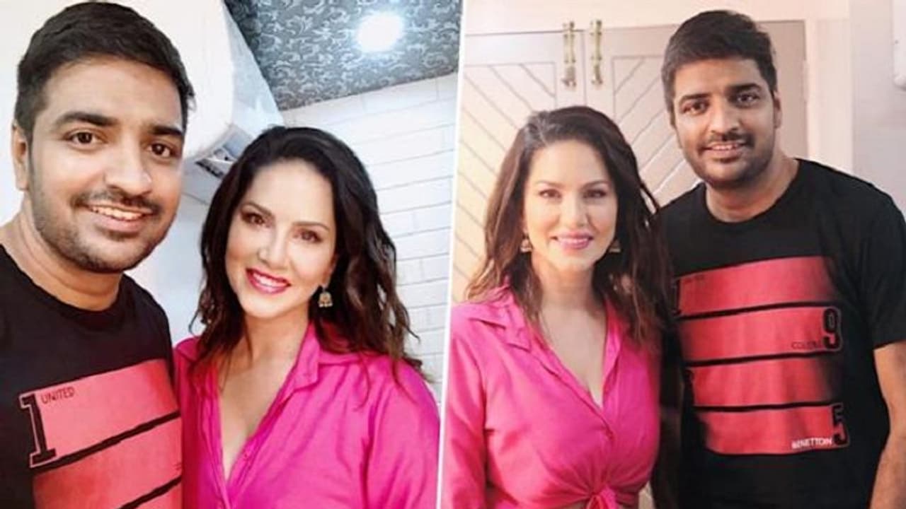 சன்னிலியோன் வெட்கப்படும் அளவுக்கு புகழ்பாடும் காமெடி நடிகர்… இணையத்தில் வைரலாகும் நெருக்கமான புகைப்படங்கள்…! சன்னிலியோன் வெட்கப்படும் அளவுக்கு புகழ்பாடும் காமெடி நடிகர்… இணையத்தில் வைரலாகும் நெருக்கமான புகைப்படங்கள்…!