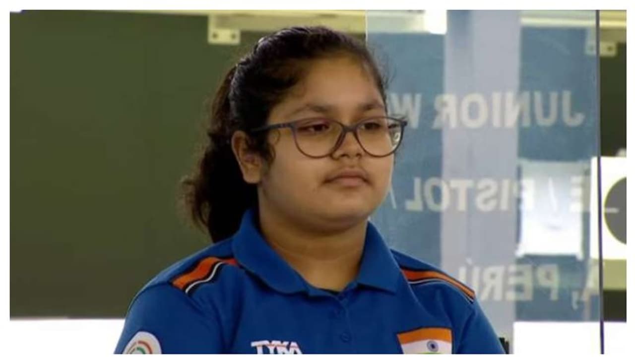 Naamyakapoor: 14 ఏళ్లకే స్వర్ణం.. ప్రపంచ షూటింగ్ ఛాంపియన్షిప్ లో అదరగొట్టిన నామ్యా.. Naamyakapoor: 14 ఏళ్లకే స్వర్ణం.. ప్రపంచ షూటింగ్ ఛాంపియన్షిప్ లో అదరగొట్టిన నామ్యా..