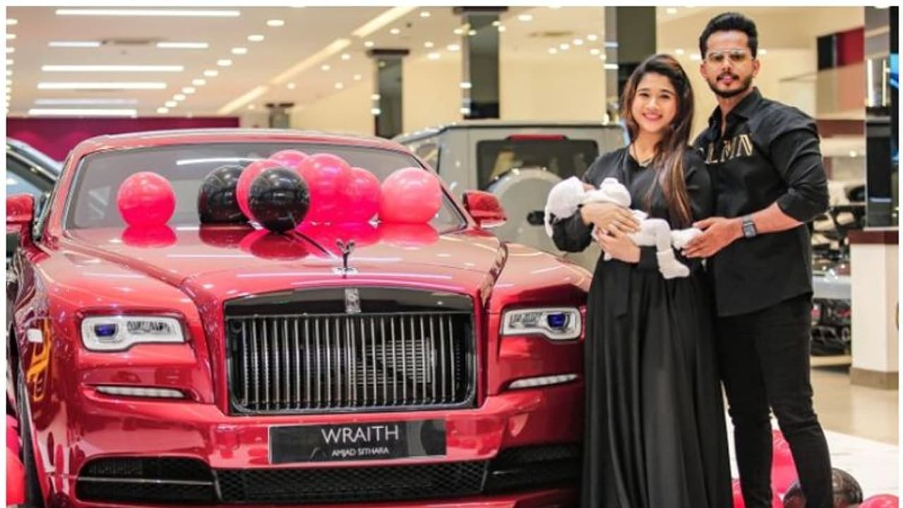 ഭാര്യയുടെ പിറന്നാളിന് മൂന്നേകാല്‍ കോടിയുടെ ആഡംബര കാര്‍ സമ്മാനിച്ച് പ്രവാസി മലയാളി