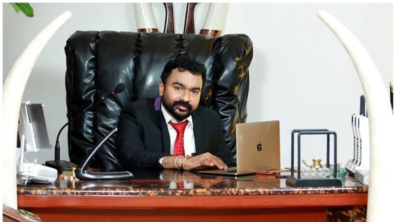 പീഡനക്കേസുകളിൽ ജാമ്യം തേടി മോൻസൺ; ജാമ്യേപേക്ഷ ഇന്ന് സുപ്രീംകോടതിയിൽ,വിചാരണ ഉടൻ തുടങ്ങുമെന്ന് സർക്കാർ