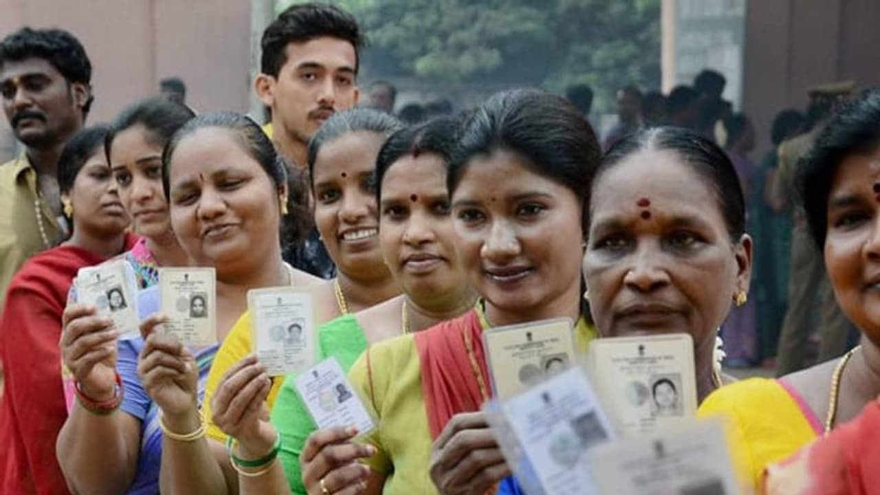 BREAKING: தொடங்கியது 2ம் கட்ட உள்ளாட்சி தேர்தல் வாக்குப்பதிவு… கொரோனா தொற்றாளர்களுக்கு ஸ்பெஷல் ஏற்பாடு BREAKING: தொடங்கியது 2ம் கட்ட உள்ளாட்சி தேர்தல் வாக்குப்பதிவு… கொரோனா தொற்றாளர்களுக்கு ஸ்பெஷல் ஏற்பாடு