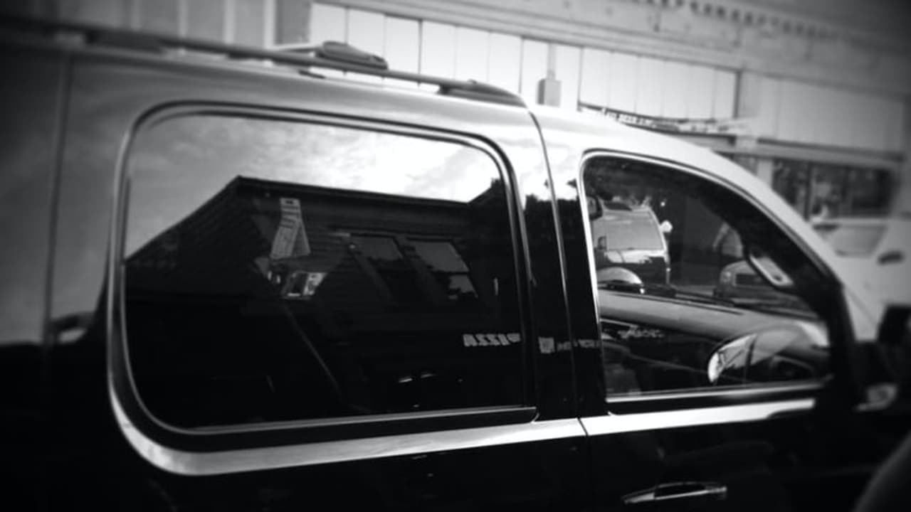 வீட்டுக்குள் நுழைந்து சாவியை எடுத்து காரை ஓட்டிச் சென்ற திருடன்.. 3 ஆயிரத்திற்காக கைவரிசை .. பகீர் வாக்குமூலம் வீட்டுக்குள் நுழைந்து சாவியை எடுத்து காரை ஓட்டிச் சென்ற திருடன்.. 3 ஆயிரத்திற்காக கைவரிசை .. பகீர் வாக்குமூலம்