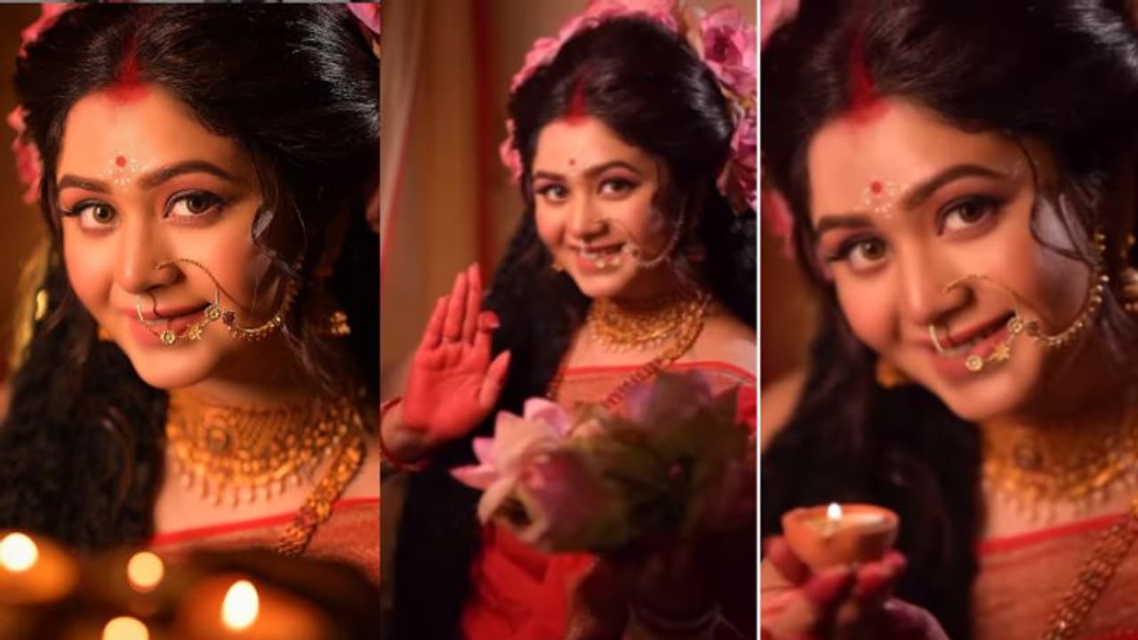 দেবীপক্ষের সূচনায় মা দুর্গার অবতারে প্রকাশ্যে এলেন ঋতাভরী, দশভুজায় মুগ্ধ অনুরাগীরা দেবীপক্ষের সূচনায় মা দুর্গার অবতারে প্রকাশ্যে এলেন ঋতাভরী, দশভুজায় মুগ্ধ অনুরাগীরা