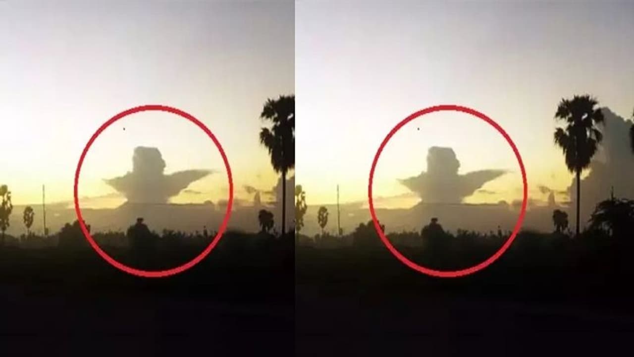 Mahalaya Amavasya : పెత్రమాసనాడు ఆకాశంలో దర్శనమిచ్చిన శివలింగం.. అద్బుతం..