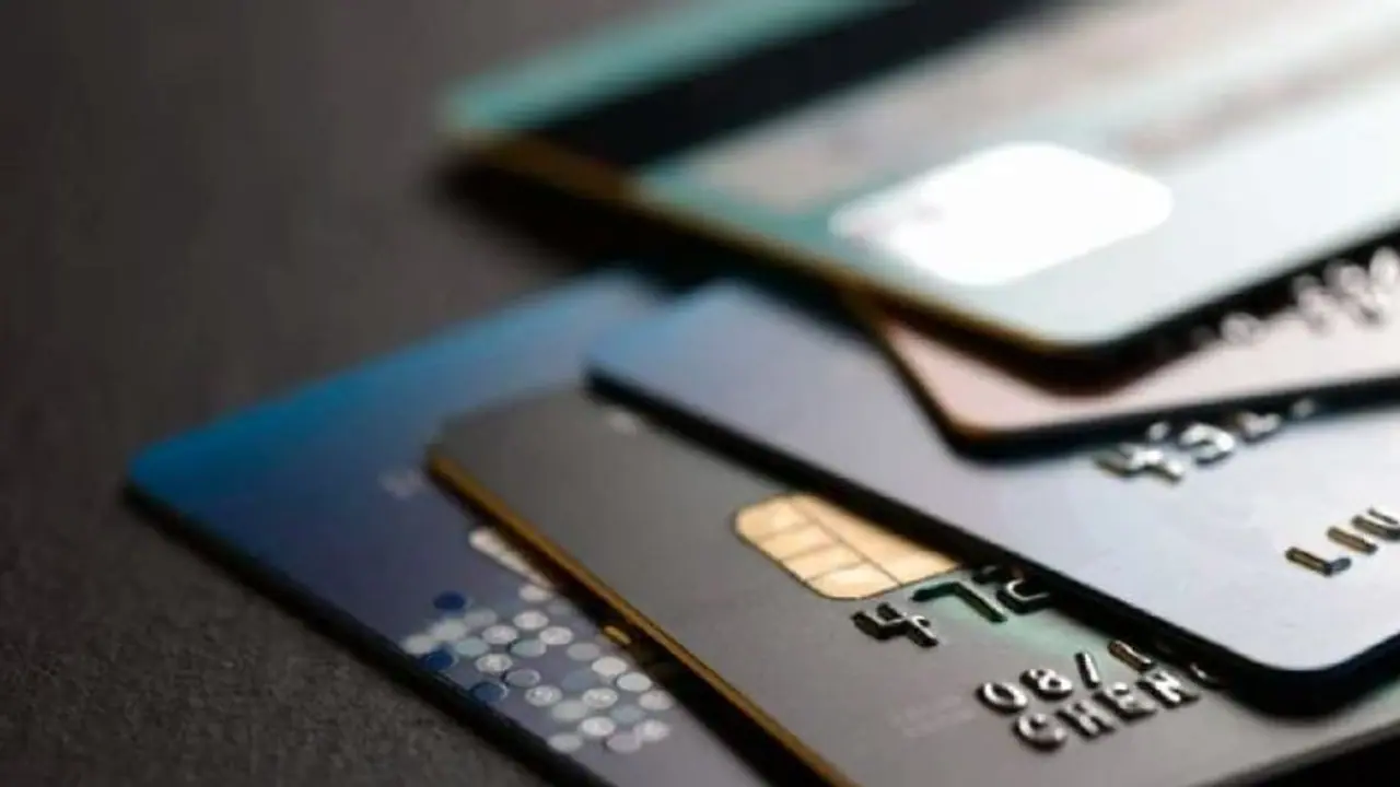 உக்ரைன் ரஷ்யா போர் எதிரொலி... ரஷ்யாவில் விசா, மாஸ்டர் கார்டு சேவைகள் நிறுத்தம்!!