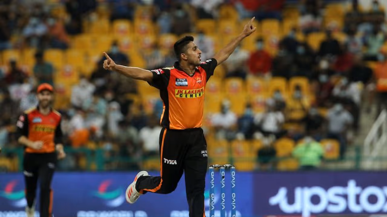 നോര്ട്യയും ഫെര്ഗൂസനും മാറി നില്ക്ക്, ഈ ഐപിഎല്ലിലെ ഏറ്റവും വേഗമേറിയ പന്തെറിഞ്ഞ് ഇന്ത്യന് പേസര് നോര്ട്യയും ഫെര്ഗൂസനും മാറി നില്ക്ക്, ഈ ഐപിഎല്ലിലെ ഏറ്റവും വേഗമേറിയ പന്തെറിഞ്ഞ് ഇന്ത്യന് പേസര്