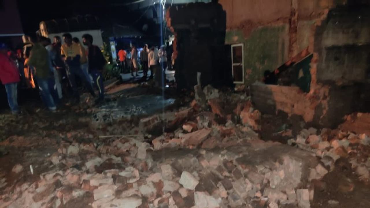 Tamilnadu Rains : విషాదం.. ఇల్లు కూలి నలుగురు చిన్నారులతో సహా 9 మంది మృతి...