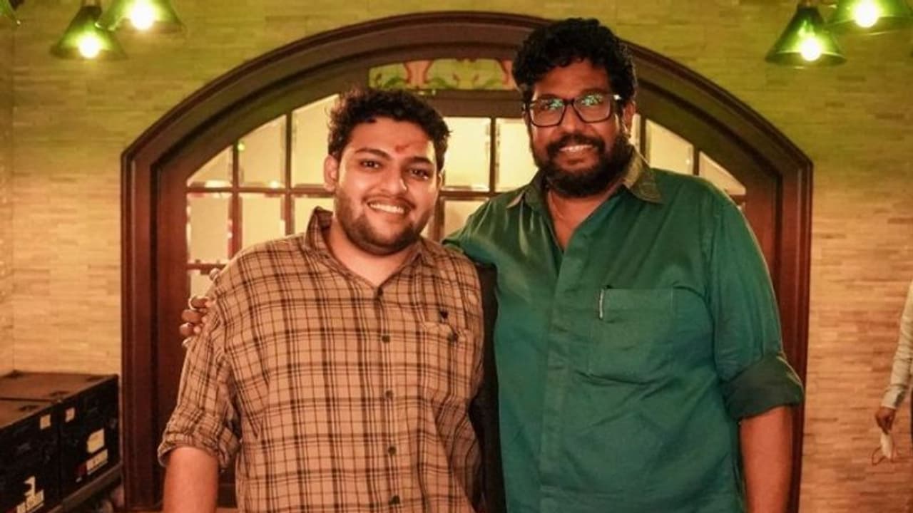 അച്ഛന്റെ പാതയിലൂടെ മകനും, പുതിയ അസിസ്റ്റന്റിനെ പരിചയപ്പെടുത്തി ഷാജി കൈലാസ് അച്ഛന്റെ പാതയിലൂടെ മകനും, പുതിയ അസിസ്റ്റന്റിനെ പരിചയപ്പെടുത്തി ഷാജി കൈലാസ്