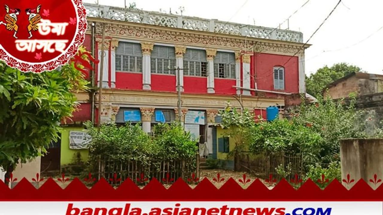 Durga Puja জন্মাষ্টমীর দিন কাঠামো পুজোর মাধ্যমে পতিরামের ঘোষ জমিদার বাড়িতে দুর্গাপুজা শুরু হয় Durga Puja জন্মাষ্টমীর দিন কাঠামো পুজোর মাধ্যমে পতিরামের ঘোষ জমিদার বাড়িতে দুর্গাপুজা শুরু হয়