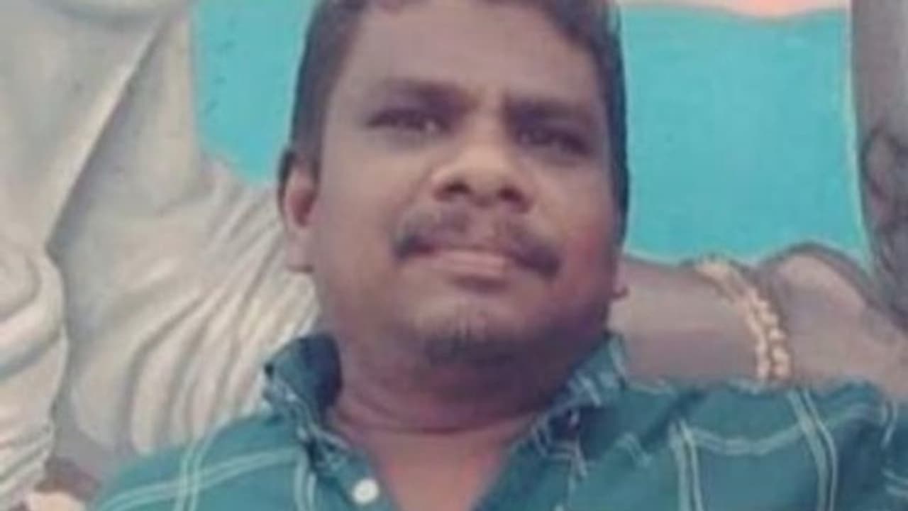 കോഴിക്കോട് സ്കൂട്ടർ അപകടത്തിൽ യുവാവ് മരിച്ചു കോഴിക്കോട് സ്കൂട്ടർ അപകടത്തിൽ യുവാവ് മരിച്ചു