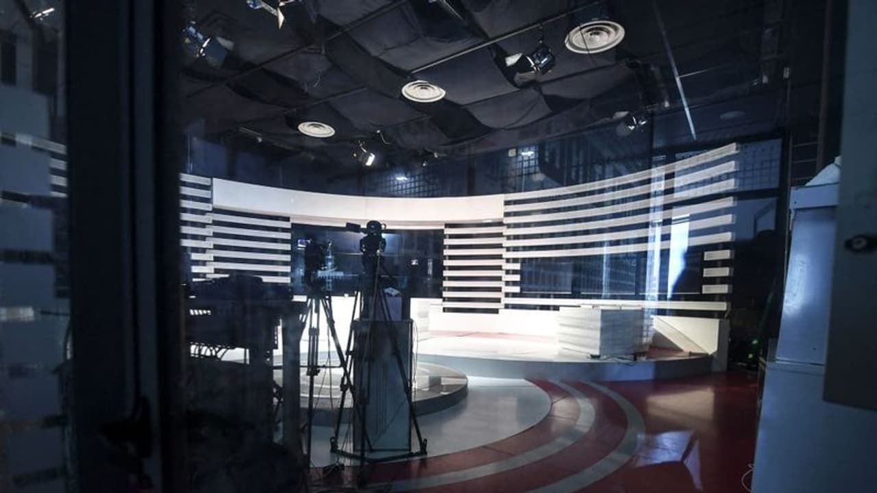 അവതാരകന് കവിത ചൊല്ലിയതിന് ടി വി സ്റ്റേഷന് അടച്ചു പൂട്ടി അവതാരകന് കവിത ചൊല്ലിയതിന് ടി വി സ്റ്റേഷന് അടച്ചു പൂട്ടി