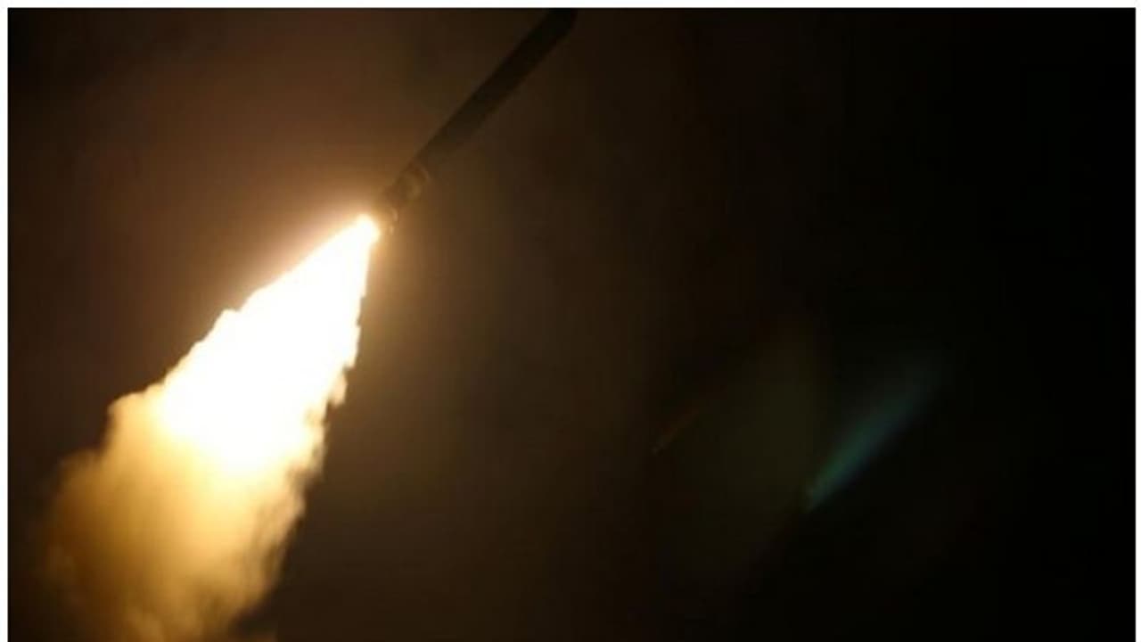 ஹவுதி கிளர்ச்சியாளர்கள் மீது மீண்டும் வான்வழித் தாக்குதல் நடத்தும் அமெரிக்கா! ஹவுதி கிளர்ச்சியாளர்கள் மீது மீண்டும் வான்வழித் தாக்குதல் நடத்தும் அமெரிக்கா!