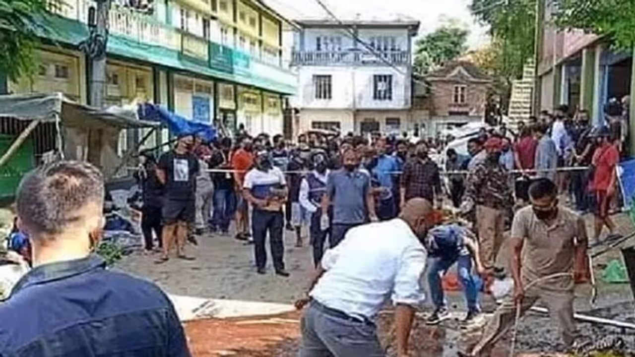 दिल दहला देने वाली घटना: सनकी पति बना मानव बम, पत्नी को गले लगाकर उड़ाया..दोनों के उड़ गए चिथड़े दिल दहला देने वाली घटना: सनकी पति बना मानव बम, पत्नी को गले लगाकर उड़ाया..दोनों के उड़ गए चिथड़े