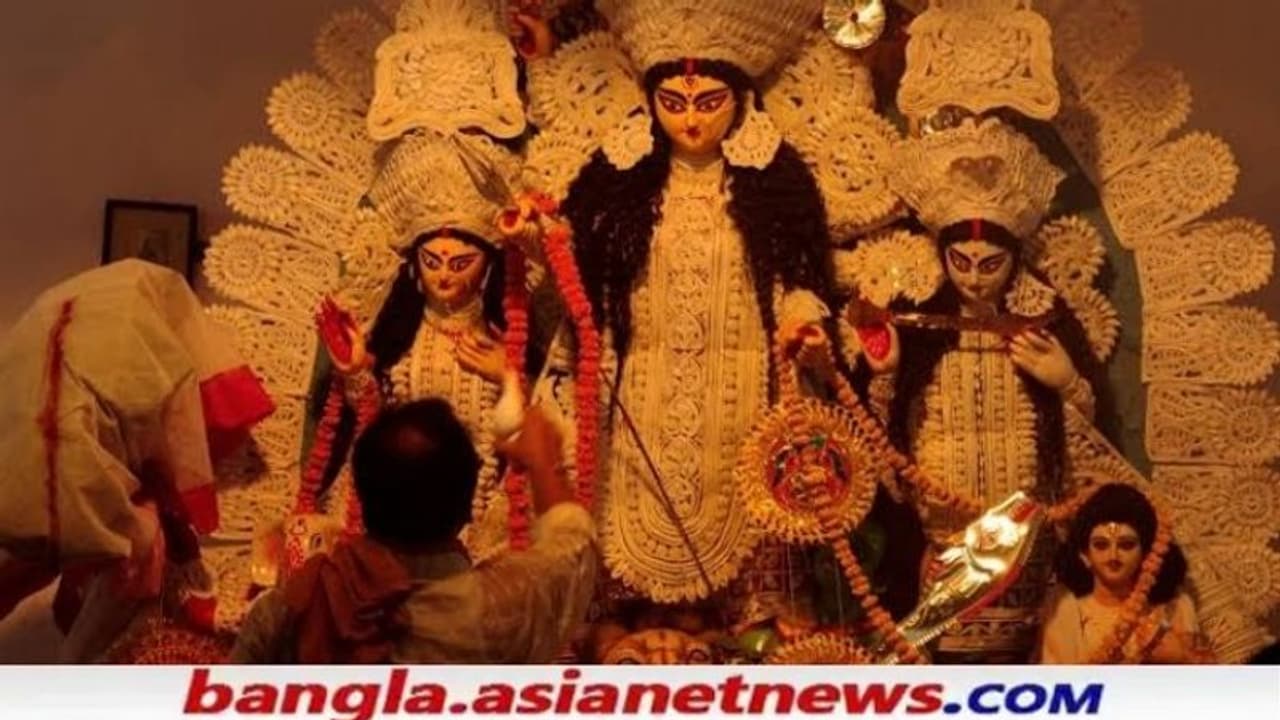 পুজোয় রাতভর চলবে না মেট্রো লোকাল ট্রেন, আজ থেকেই চালু নাইট বাস সার্ভিস