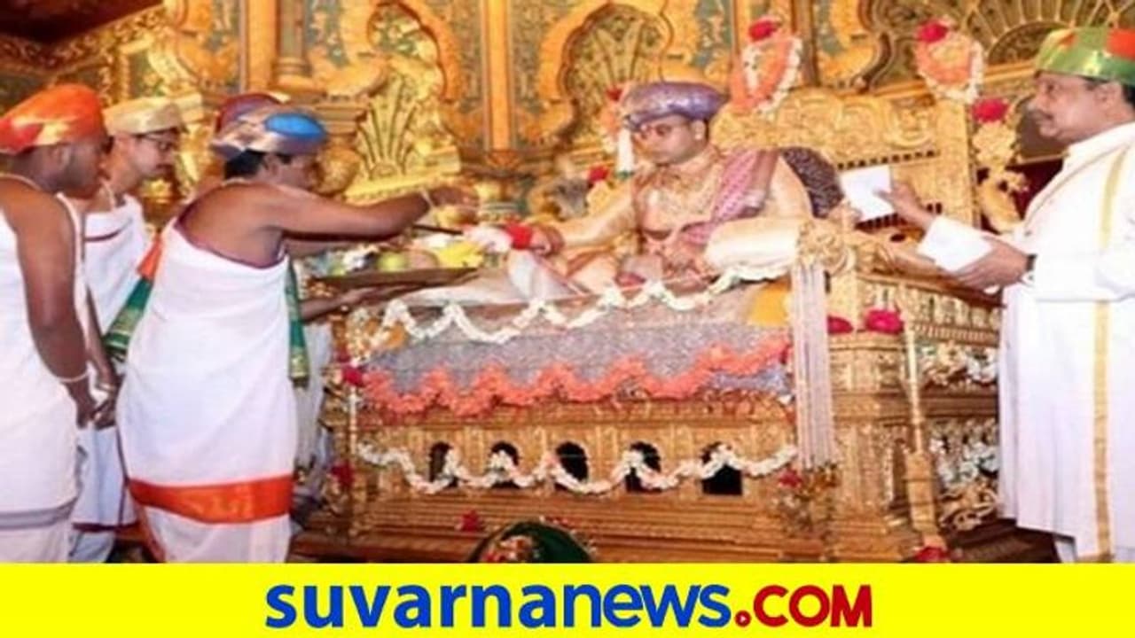 ಮೈಸೂರು ದಸರಾ: ಯದುವೀರ್ 7ನೇ ಖಾಸಗಿ ದರ್ಬಾರ್ ಮೈಸೂರು ದಸರಾ: ಯದುವೀರ್ 7ನೇ ಖಾಸಗಿ ದರ್ಬಾರ್