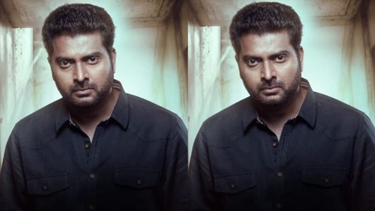 ബിഗ് ബജറ്റ് ത്രില്ലർ ചിത്രം; നരെയ്ന്റെ സോളോ പോസ്റ്ററുമായി 'അദൃശ്യം' ടീം ബിഗ് ബജറ്റ് ത്രില്ലർ ചിത്രം; നരെയ്ന്റെ സോളോ പോസ്റ്ററുമായി 'അദൃശ്യം' ടീം