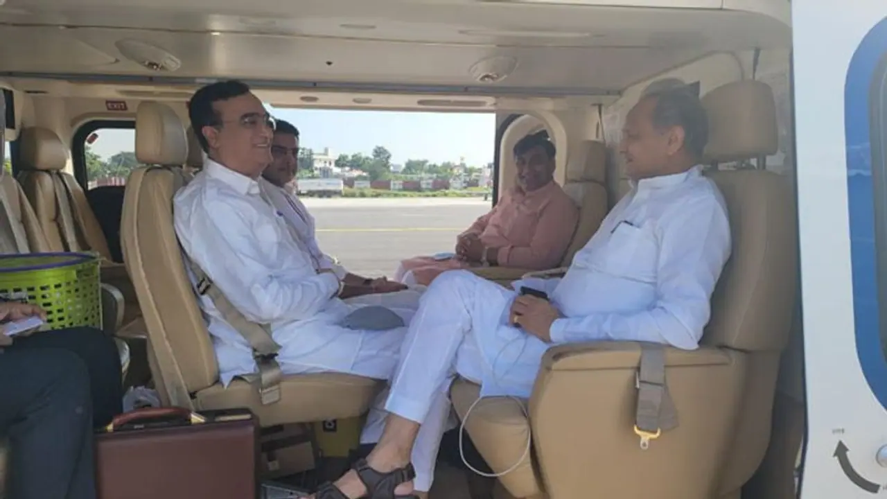 ये क्या... एक दूसरे को कोसने वाले गहलोत पायलट हेलीकॉप्टर की सीट पर भी आमने सामने, जानें खास वजह