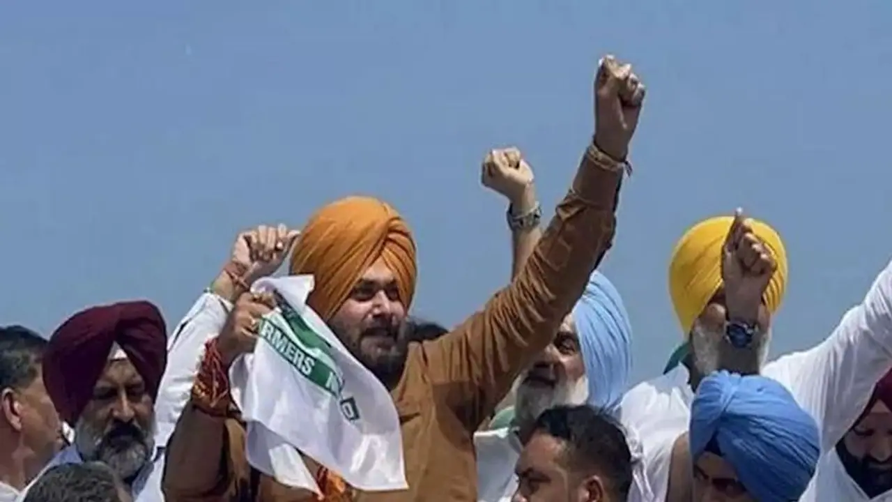 सिद्धू का छलका दर्द : कहा कांग्रेस की नैया डुबो देंगे चन्नी, मुझे कुर्सी मिलती तो फिर देखते... सिद्धू का छलका दर्द : कहा कांग्रेस की नैया डुबो देंगे चन्नी, मुझे कुर्सी मिलती तो फिर देखते...