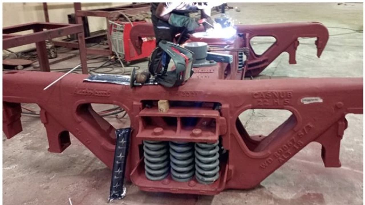 പൊതുമേഖലാ സ്ഥാപനമായ ഓട്ടോക്കാസ്റ്റില് നിര്മിച്ച ട്രെയിന് ബോഗികള് നാളെ കയറ്റി അയക്കും പൊതുമേഖലാ സ്ഥാപനമായ ഓട്ടോക്കാസ്റ്റില് നിര്മിച്ച ട്രെയിന് ബോഗികള് നാളെ കയറ്റി അയക്കും