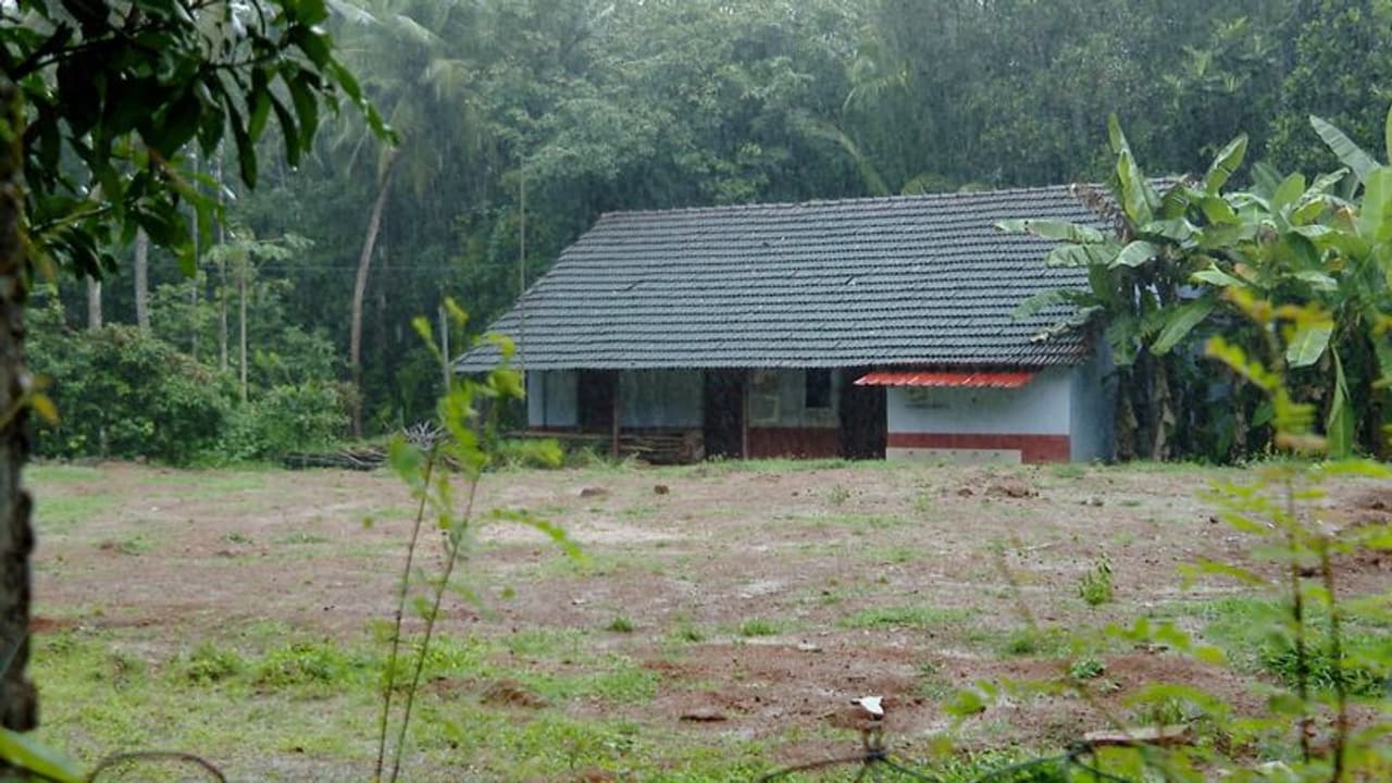 കെട്ടിടമില്ലാതെ കുട്ടികളെ വരവേല്ക്കാനൊരുങ്ങി ഒരു സര്ക്കാര് പള്ളിക്കൂടം കെട്ടിടമില്ലാതെ കുട്ടികളെ വരവേല്ക്കാനൊരുങ്ങി ഒരു സര്ക്കാര് പള്ളിക്കൂടം