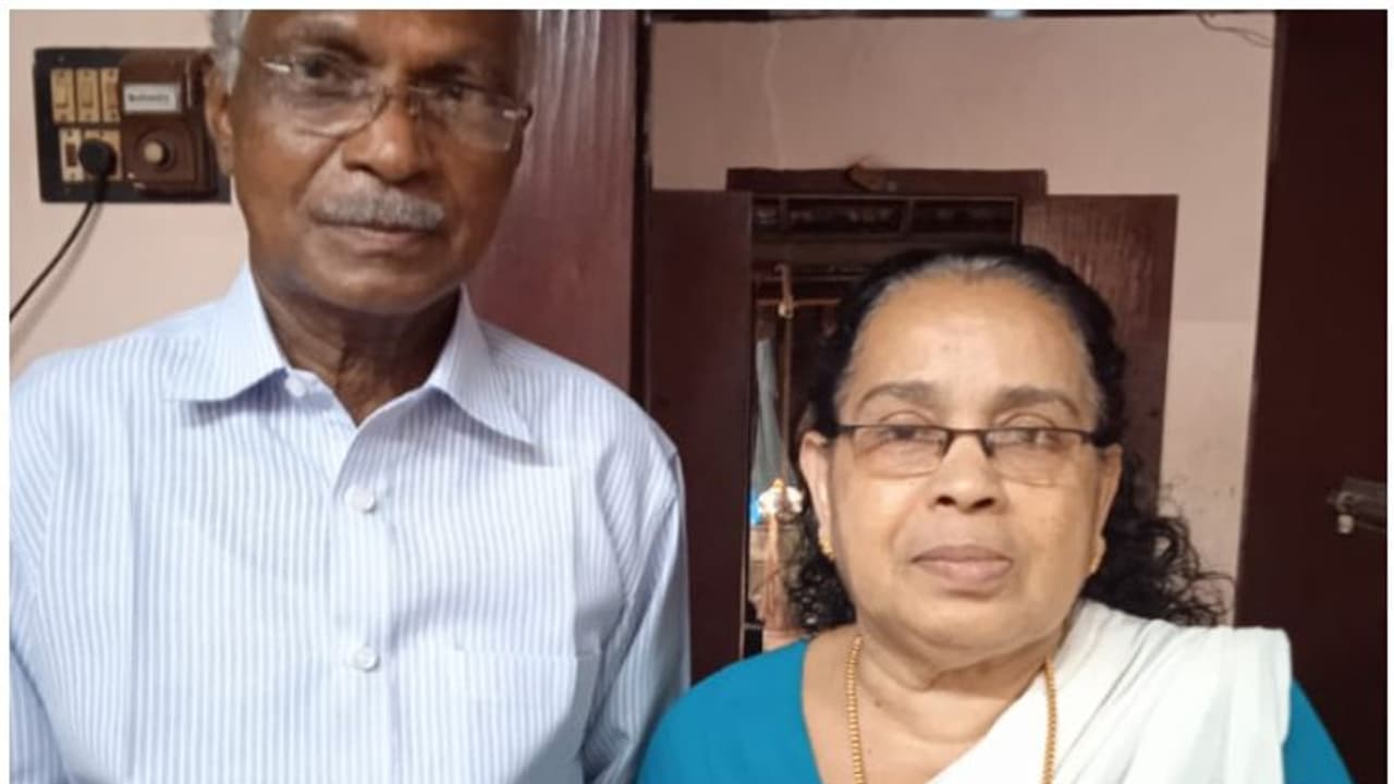 പാലക്കാട് വൃദ്ധ ദമ്പതികളെ മരിച്ച നിലയിൽ കണ്ടെത്തി; മൃതദേഹങ്ങള് പരസ്പരം കയര് കൊണ്ട് കെട്ടിയ നിലയിൽ പാലക്കാട് വൃദ്ധ ദമ്പതികളെ മരിച്ച നിലയിൽ കണ്ടെത്തി; മൃതദേഹങ്ങള് പരസ്പരം കയര് കൊണ്ട് കെട്ടിയ നിലയിൽ