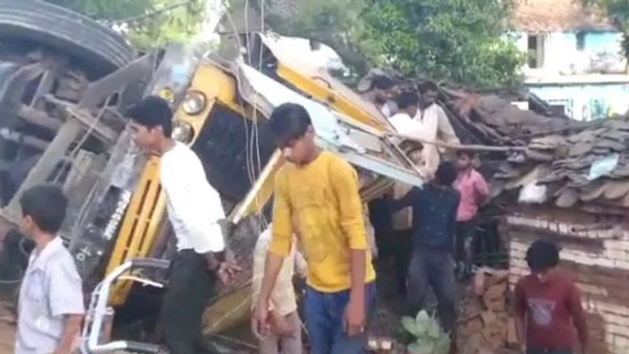 नवरात्रि में छिन गईं खुशियां: नींद में ही 2 भाई और एक बहन की दर्दनाक मौत, .माता पिता भी हुए लहूलुहान..