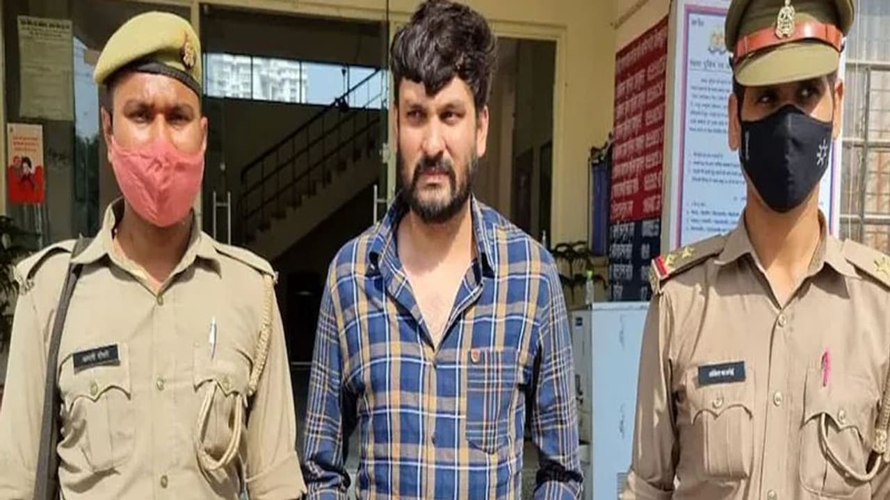 सीरियल किलर गिरफ्तार : एक ही तरह से कर चुका 17 मर्डर, स्टाइल अन्य अपराधियों से अलग..गदर नाम से चलाता है गैंग सीरियल किलर गिरफ्तार : एक ही तरह से कर चुका 17 मर्डर, स्टाइल अन्य अपराधियों से अलग..गदर नाम से चलाता है गैंग