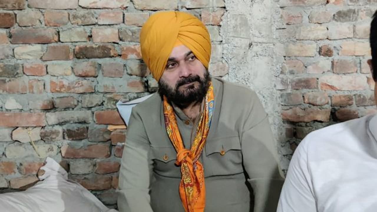 Navjot Singh Sidhu ভোটের আগে ললিপপ, বিদ্যুত বিল কমানো নিয়ে তুলোধনা সিধুর Navjot Singh Sidhu ভোটের আগে ললিপপ, বিদ্যুত বিল কমানো নিয়ে তুলোধনা সিধুর