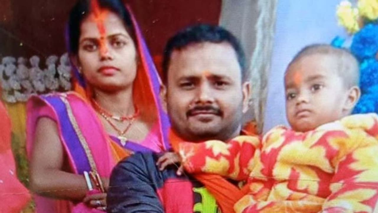 शॉकिंग: दुर्गा मां की पूजा कर रहे थे पति पत्नी, दोनों को मार डाला, गर्भ में पल रहे बच्चे को भी नहीं छोड़ा