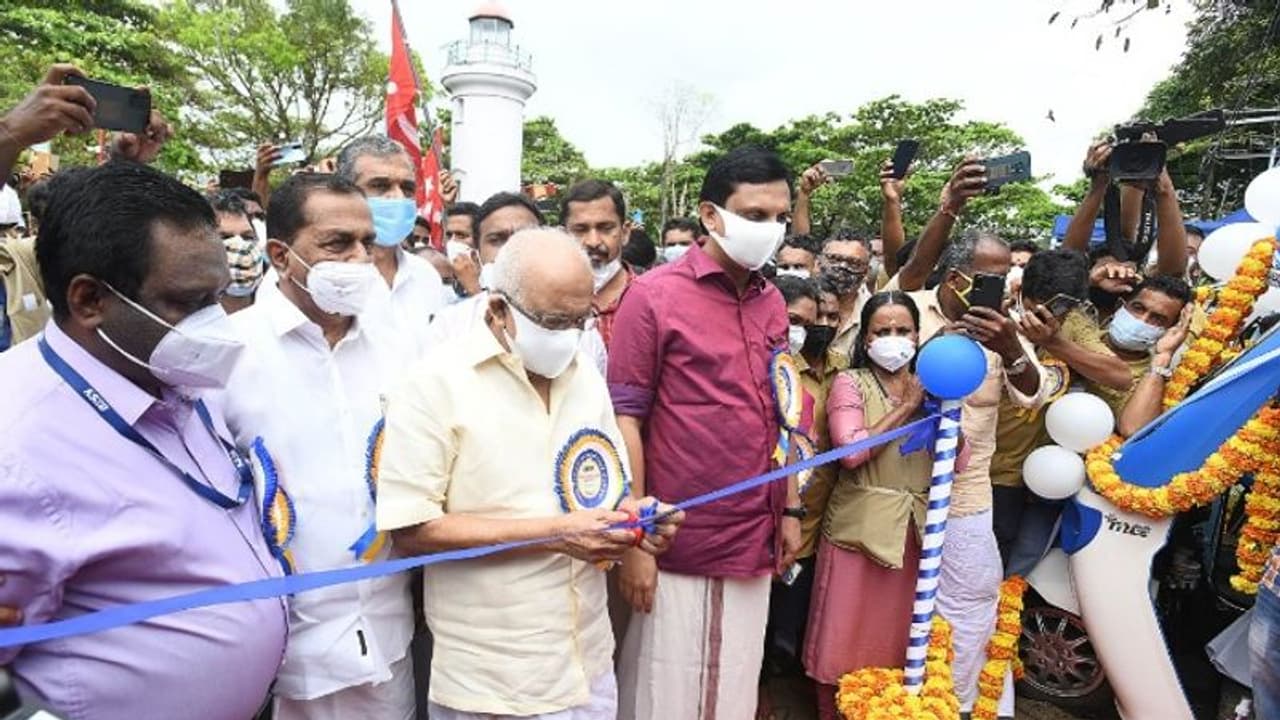 വൈദ്യുതി ഉൽപ്പാദനം: സോളാറിലേക്ക് കൂടുതൽ ശ്രദ്ധ ചെലുത്തമെന്ന് മന്ത്രി കെ കൃഷ്ണൻ കുട്ടി വൈദ്യുതി ഉൽപ്പാദനം: സോളാറിലേക്ക് കൂടുതൽ ശ്രദ്ധ ചെലുത്തമെന്ന് മന്ത്രി കെ കൃഷ്ണൻ കുട്ടി