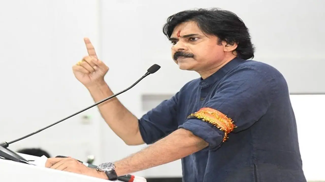 విశాఖ స్టీల్ ప్లాంట్ ప్రైవేటీకరణ: పవన్ సంచలన నిర్ణయం.. జగన్ సర్కార్పై దీక్షాస్త్రం విశాఖ స్టీల్ ప్లాంట్ ప్రైవేటీకరణ: పవన్ సంచలన నిర్ణయం.. జగన్ సర్కార్పై దీక్షాస్త్రం