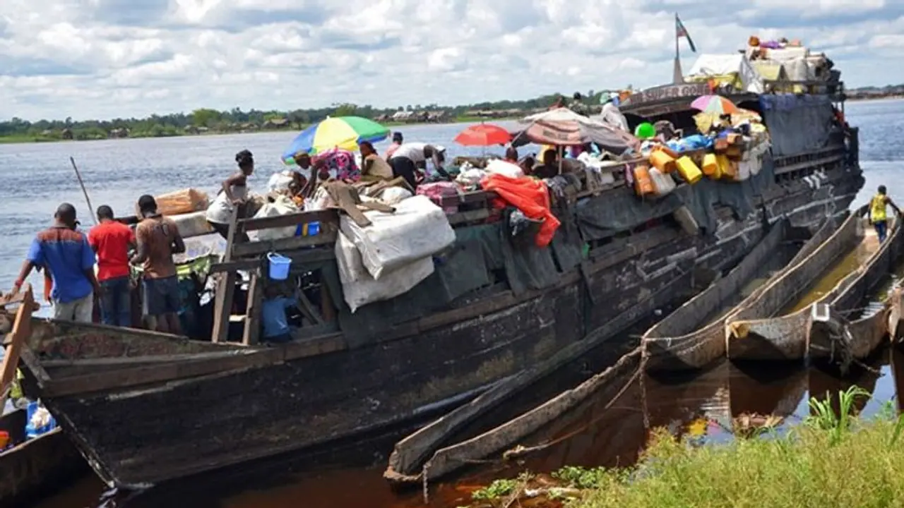 Congo: नदी में नाव पलटने से हाहाकार, 51 शव मिले, 69 की तलाश, जगह जगह बिखरी पड़ी मिलीं लाशें Congo: नदी में नाव पलटने से हाहाकार, 51 शव मिले, 69 की तलाश, जगह जगह बिखरी पड़ी मिलीं लाशें