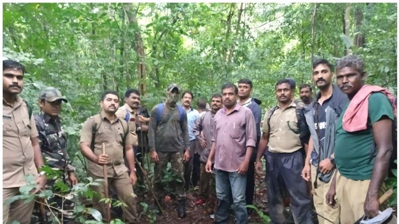 പൊലീസുകാർ വനത്തിൽ കുടുങ്ങിയ സംഭവം: അറിയിക്കാതെ കാടുകയറിയതിൽ വനംവകുപ്പിന് അതൃപ്തി പൊലീസുകാർ വനത്തിൽ കുടുങ്ങിയ സംഭവം: അറിയിക്കാതെ കാടുകയറിയതിൽ വനംവകുപ്പിന് അതൃപ്തി