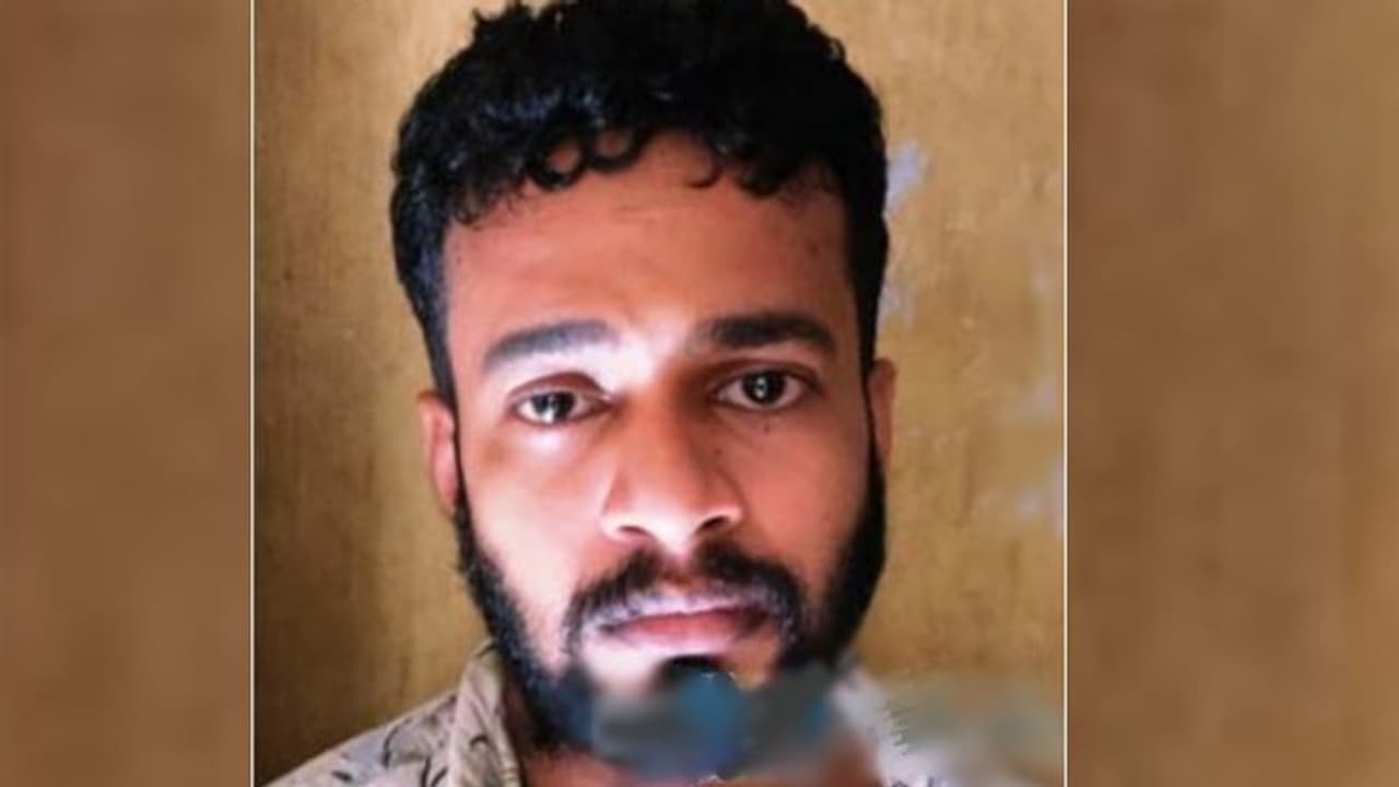 സ്വകാര്യ ബസിൽ വെച്ച് പെൺകുട്ടിയെ പീഡിപ്പിക്കാൻ ശ്രമിച്ച യുവാവ് അറസ്റ്റിൽ സ്വകാര്യ ബസിൽ വെച്ച് പെൺകുട്ടിയെ പീഡിപ്പിക്കാൻ ശ്രമിച്ച യുവാവ് അറസ്റ്റിൽ