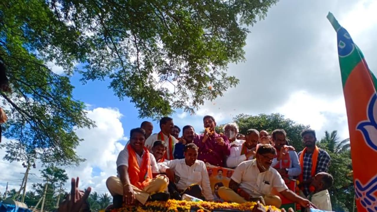 ಹಾನಗಲ್ ಬೈ ಎಲೆಕ್ಷನ್: ಗೆಲುವಿನ ನಿರೀಕ್ಷೆಯಲ್ಲಿರುವ ಬಿಜೆಪಿಗೆ ಬಿಗ್ ಶಾಕ್ ಹಾನಗಲ್ ಬೈ ಎಲೆಕ್ಷನ್: ಗೆಲುವಿನ ನಿರೀಕ್ಷೆಯಲ್ಲಿರುವ ಬಿಜೆಪಿಗೆ ಬಿಗ್ ಶಾಕ್