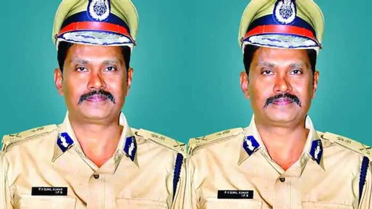 సీఐడీ చీఫ్ సునీల్పై ఏం చర్యలు తీసుకొన్నారు: ఏపీ సర్కార్కి కేంద్రం లేఖ సీఐడీ చీఫ్ సునీల్పై ఏం చర్యలు తీసుకొన్నారు: ఏపీ సర్కార్కి కేంద్రం లేఖ