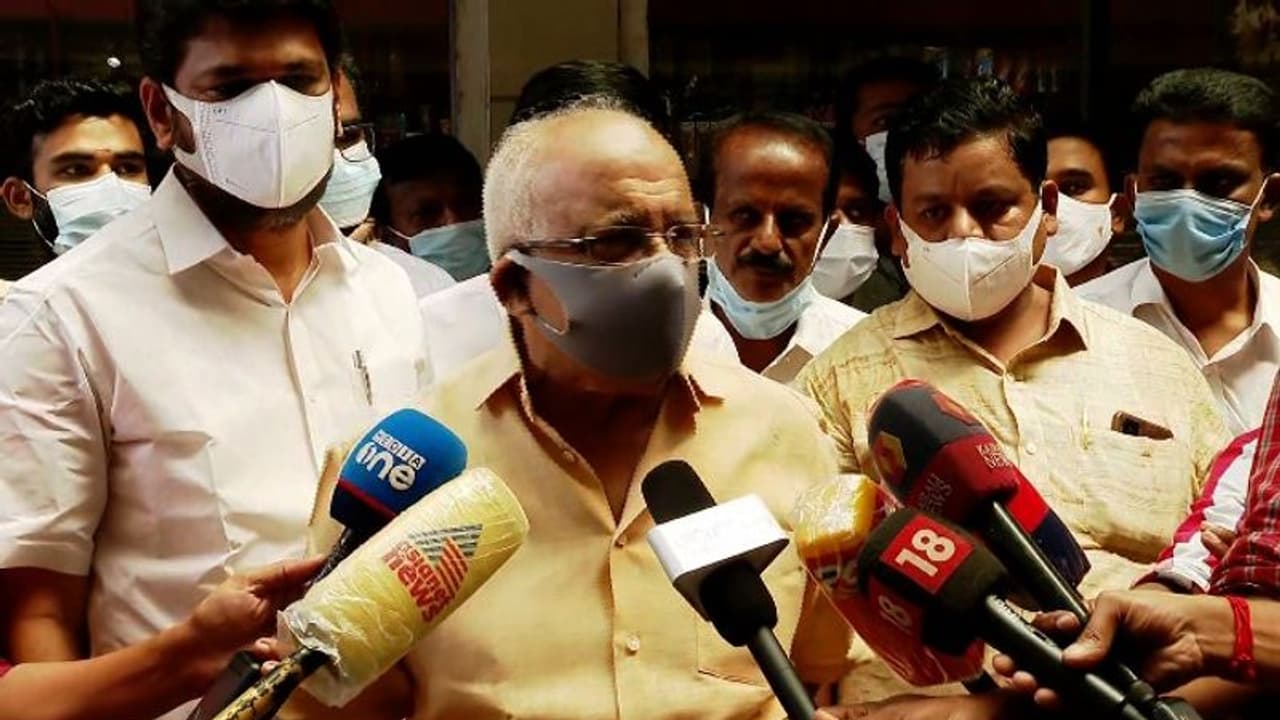 കെഎസ്ഇബിയിലെ തർക്കം തീർക്കാൻ ഫോർമുലയായെന്ന് വൈദ്യുതി മന്ത്രി; ചെയർമാനെ മാറ്റാൻ നിർദേശമില്ല കെഎസ്ഇബിയിലെ തർക്കം തീർക്കാൻ ഫോർമുലയായെന്ന് വൈദ്യുതി മന്ത്രി; ചെയർമാനെ മാറ്റാൻ നിർദേശമില്ല