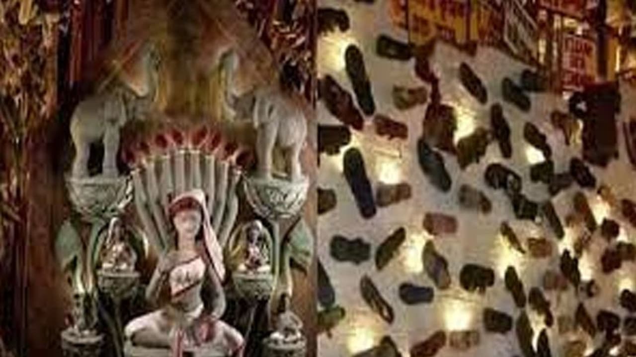 ये कैसी भक्ति : बंगाल में जूते से सजाया गया दुर्गा का पंडाल, 'कलात्मक स्वतंत्रता के नाम पर मां का अपमान'