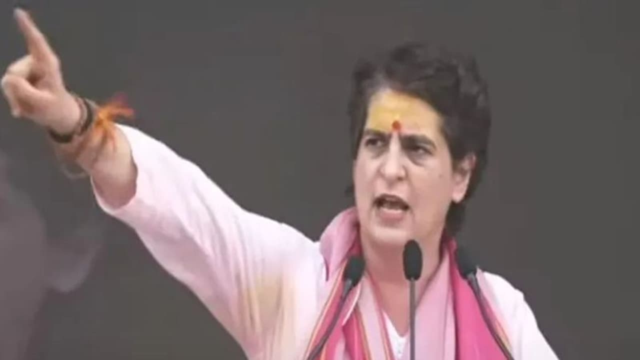 ಮೋದಿ ಕ್ಷೇತ್ರ ವಾರಣಾಸಿಯಲ್ಲಿ ನಿಂತು ದುರ್ಗಾಮಾತೆ ಜಪಿಸಿದ ಪ್ರಿಯಾಂಕಾ ಮೋದಿ ಕ್ಷೇತ್ರ ವಾರಣಾಸಿಯಲ್ಲಿ ನಿಂತು ದುರ್ಗಾಮಾತೆ ಜಪಿಸಿದ ಪ್ರಿಯಾಂಕಾ