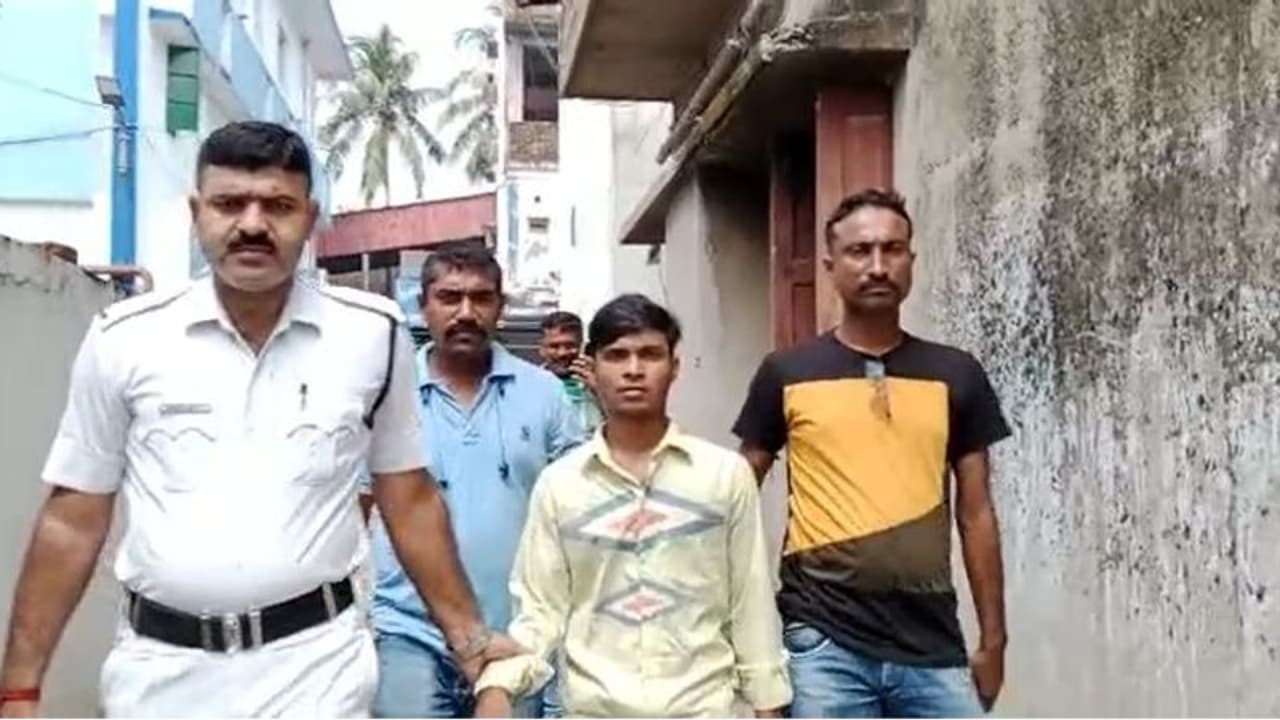 পুজোয় কলকাতায় বড়সড় ডাকাতির ছক বানচাল, গ্রেফতার ১ পুজোয় কলকাতায় বড়সড় ডাকাতির ছক বানচাল, গ্রেফতার ১