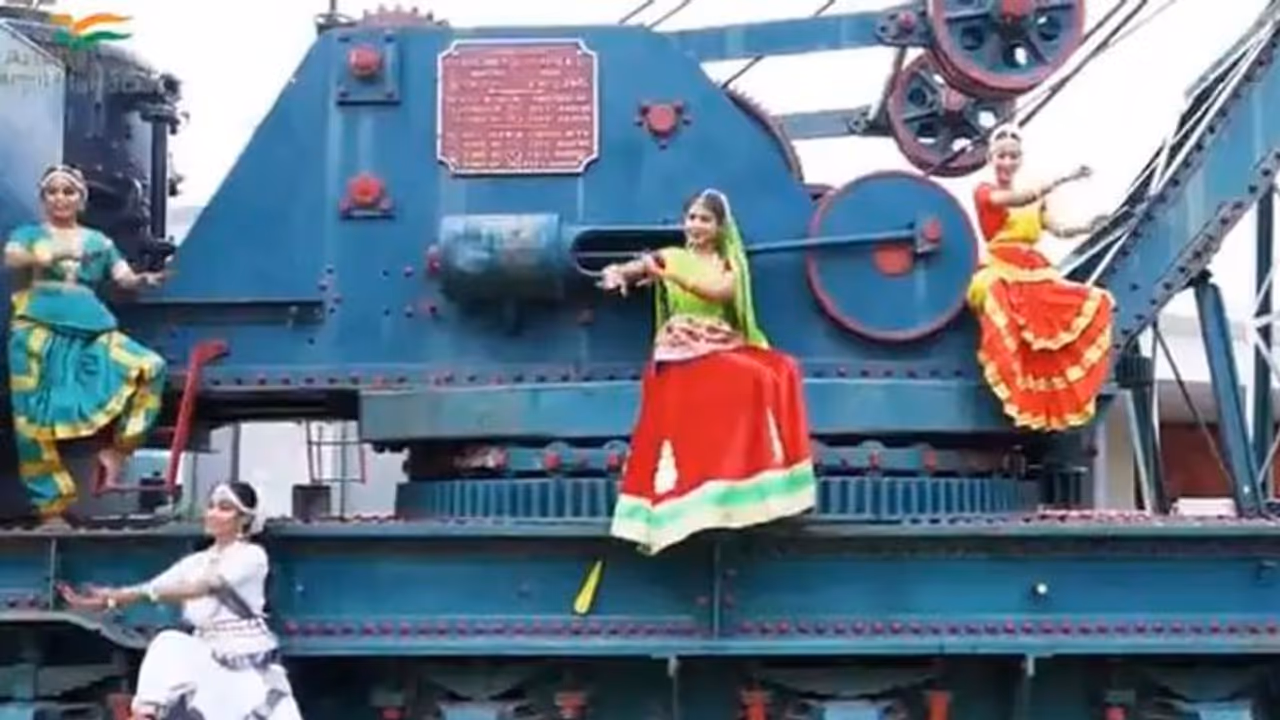 Railways ने जारी किया 'मिले सुर मेरा तुम्हारा' का नया वर्जन, देखने को मिलेगी देश की खूबसूरती, देखें Video