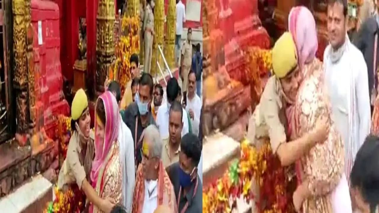 काशी में प्रियंका गांधी ने महिला कॉन्टेबल को लगाया गले, तस्वीर वायरल, खूब हो रही चर्चा